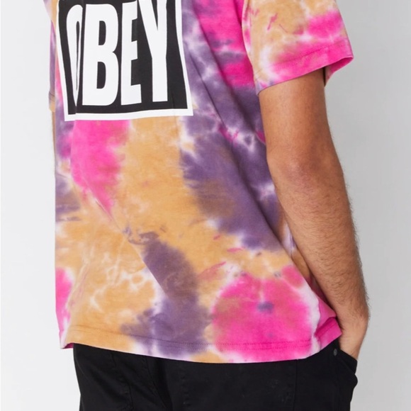 RARE OBEY tee featuring the brand’s iconic logo at the chest and back. Tie-dyed - Picture 2 of 10